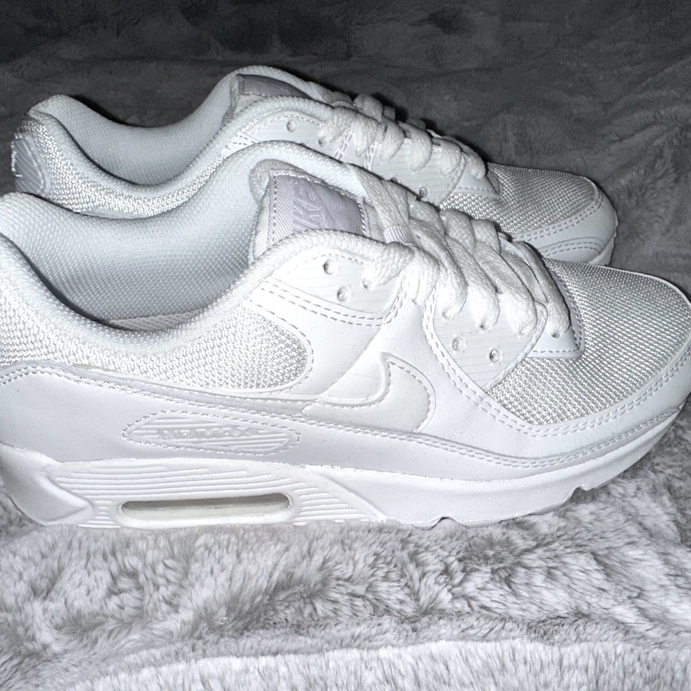 Women’s Nike Air Max 90 size 7.5 Brand New